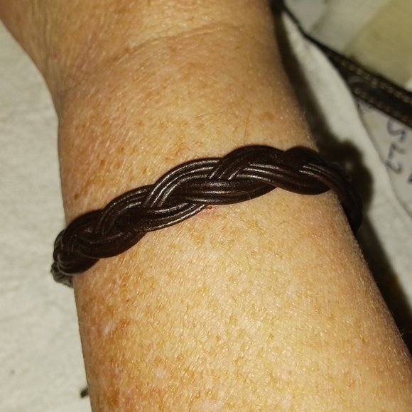 Handmade Leather Unisex Bracelet - Picture 2 of 4